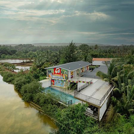 Downtown Arambol - The River Side Hostel Exterior photo